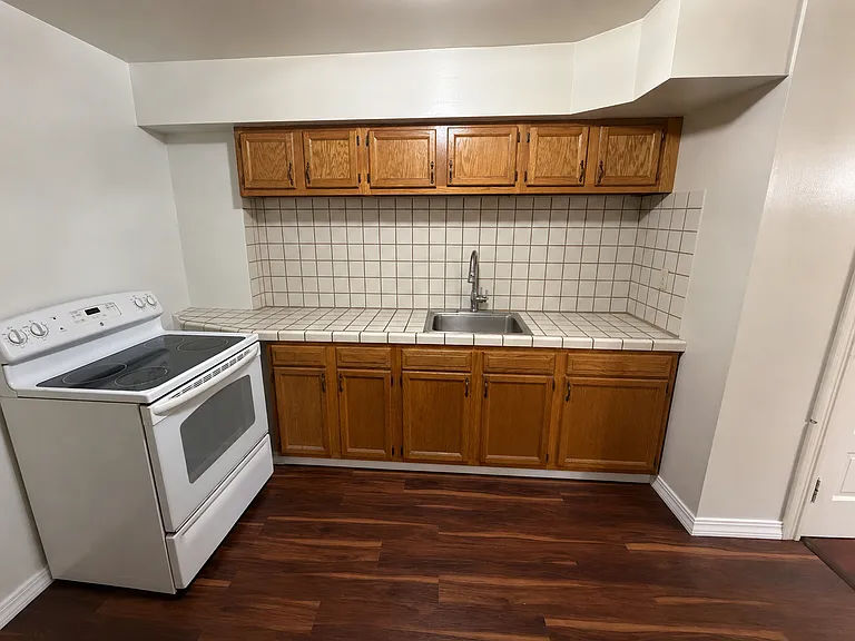 422 E Court St — Photo 7