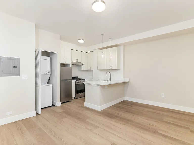 1835 Vallejo — Photo 22