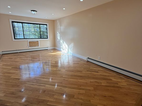 459 Belmont Ave  Floor 2, Brooklyn, NY 11207 – 2–3-bedroom rental in Rockaway Park