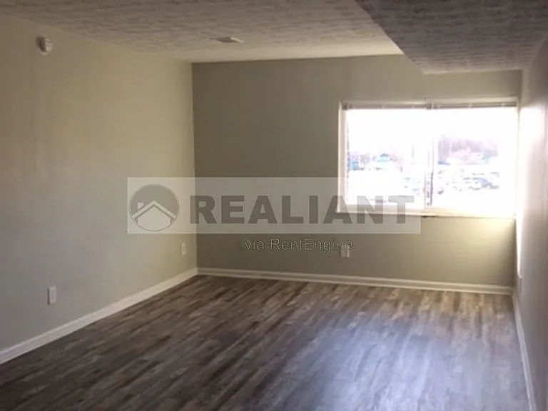 2069 Fontaine Rd #10 — Photo 4