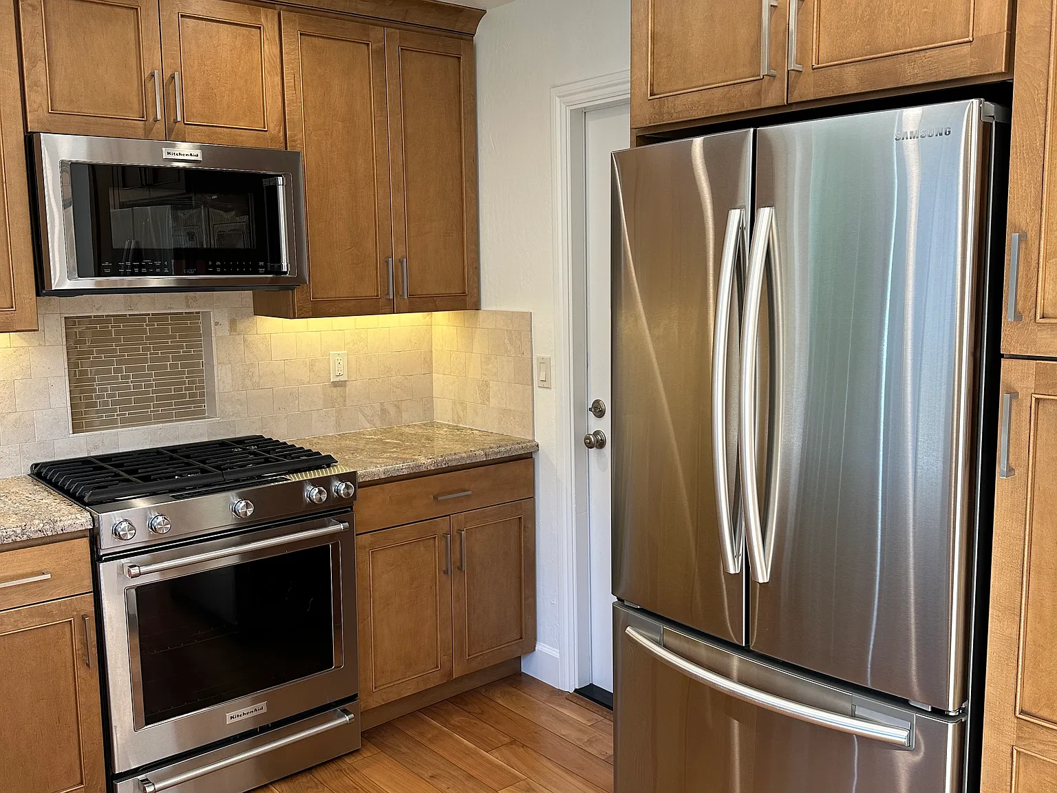 2 bed, 1015 sqft, $4,295 — Photo 4