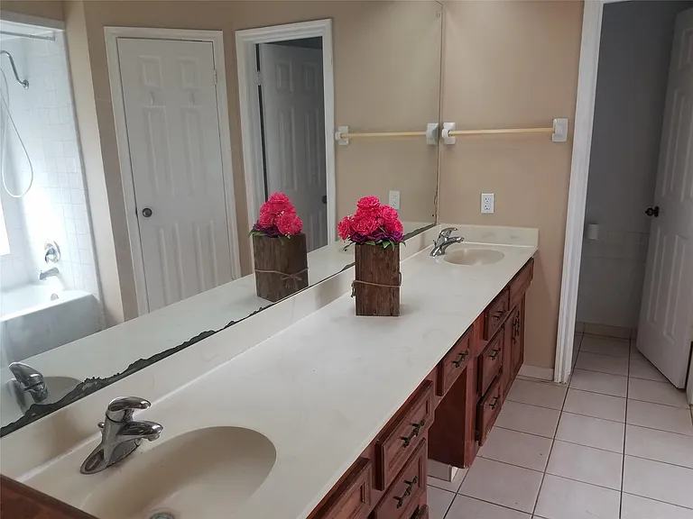 15526 Rio Plaza Dr — Photo 22