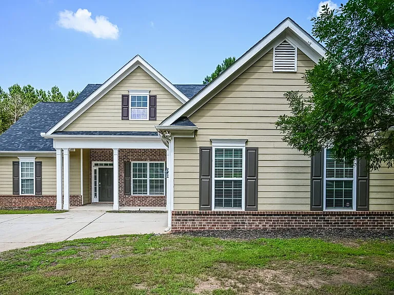 332 Southgate Dr — Photo 1