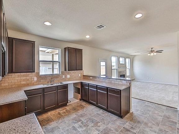 4th image of 14914 Holland Grove