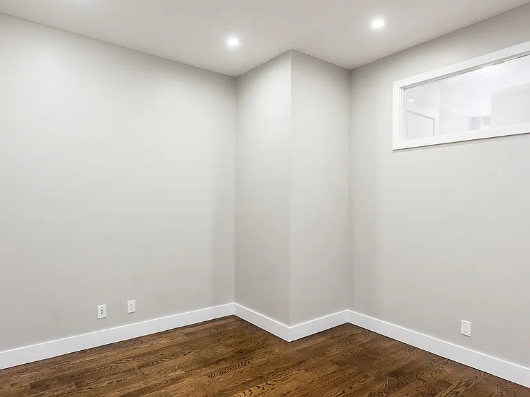 206 Scholes St #27 — Photo 6