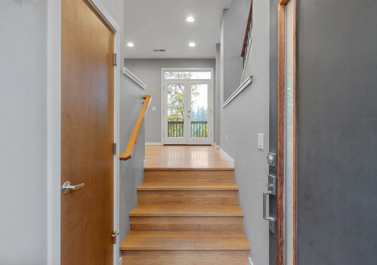 Gorgeous, spacious 3-bdrm/3-bath tri-level home in Sellwood. Deck, private fenced yard, garage — Photo 4