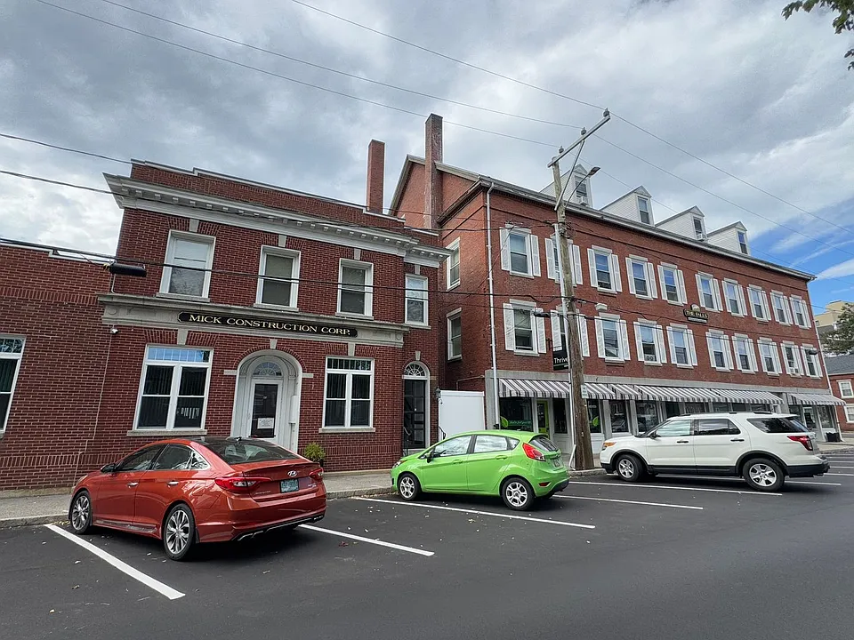 68 Front St