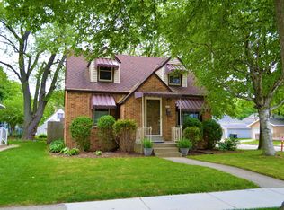 2376 S 67th St, West Allis, WI 53219