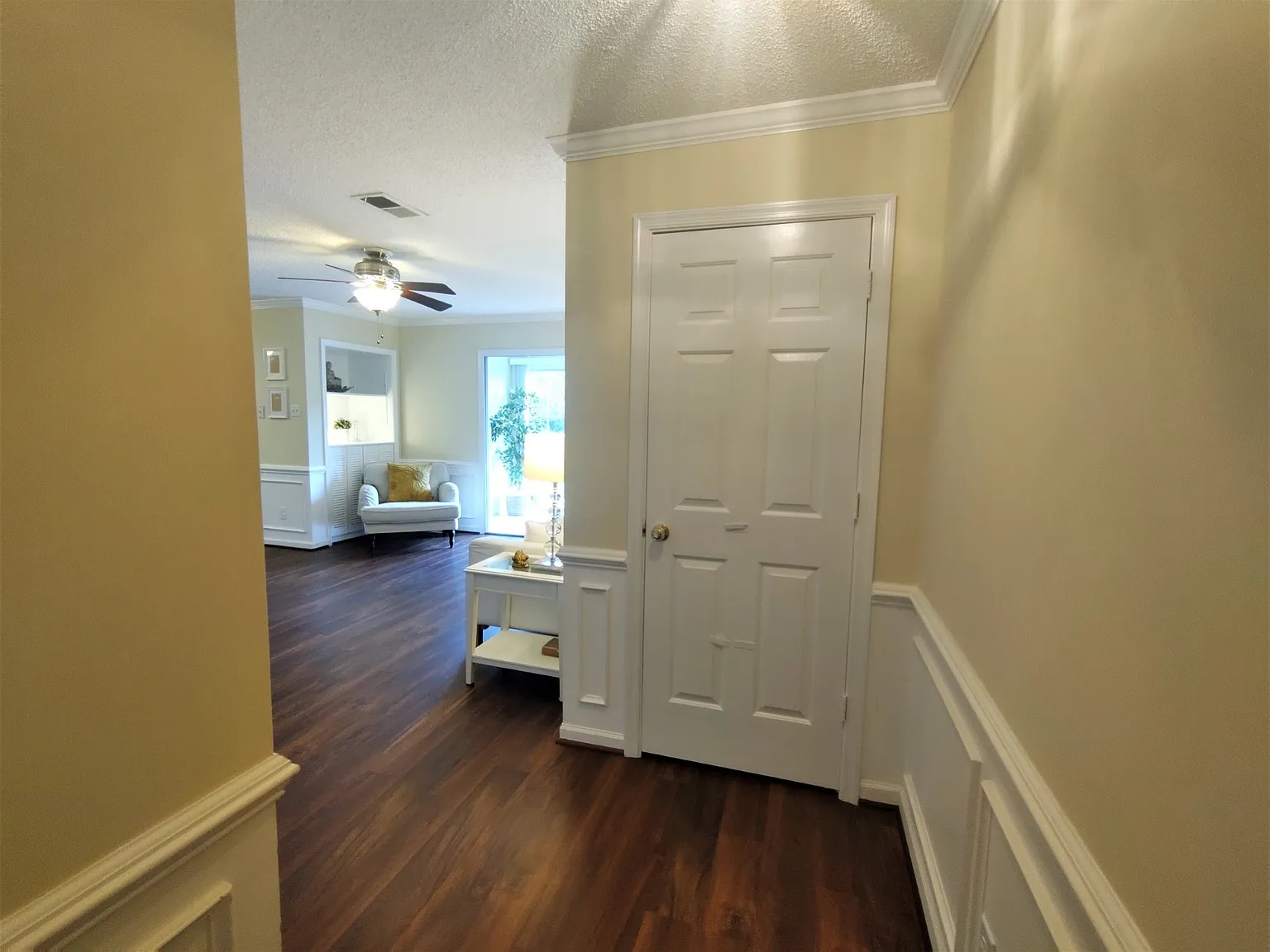 2 bed, 940 sqft, $2,300 — Photo 3