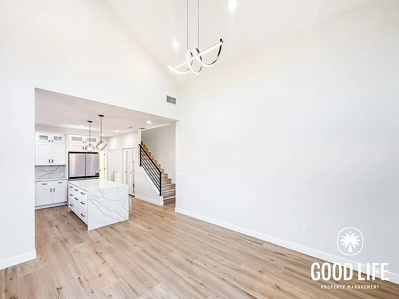 3 bed, 2.0 bath, 1167 sqft, $3,700 — Photo 3