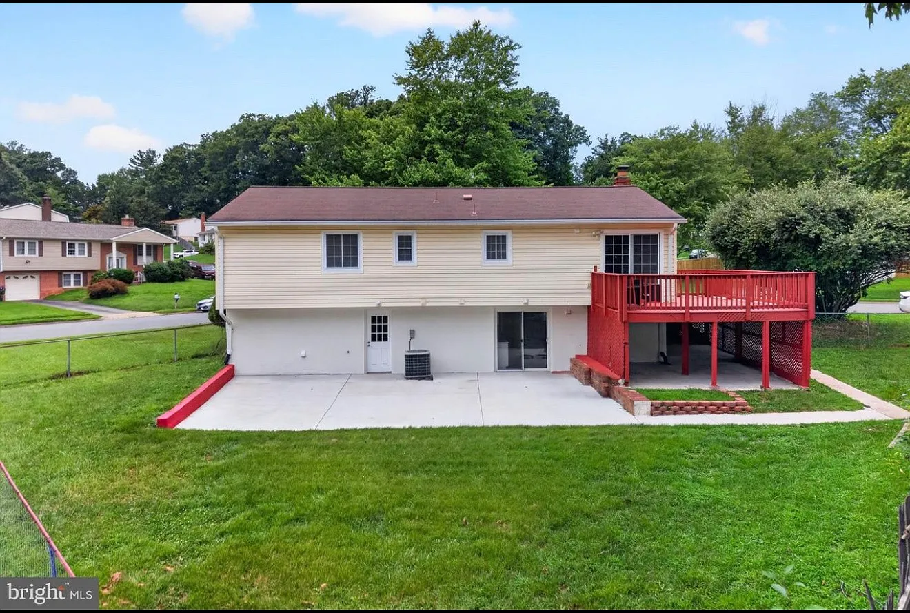2 bed, 950 sqft, $1,900 — Photo 2