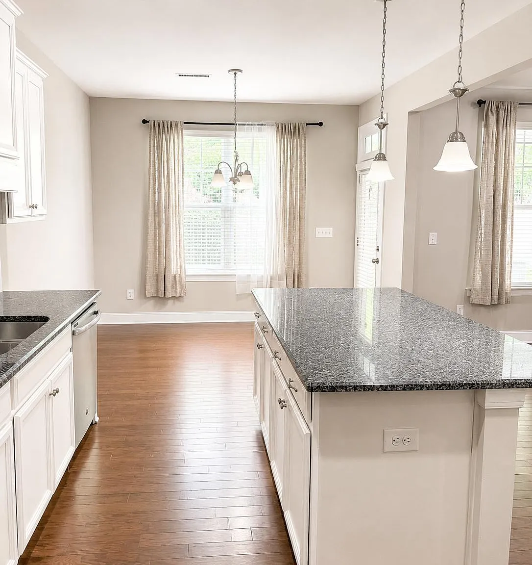 325 Acorn Hollow Pl — Photo 1