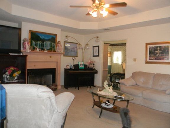 4th image of 3877 Stratford Cir