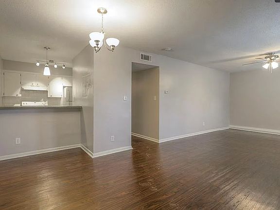 3rd image of 4033 Oak St APT B