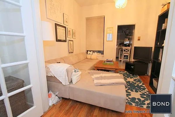 Rented by Bond New York | media 33