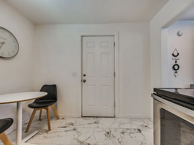 217.5 E Daws St #217.5 — Photo 10