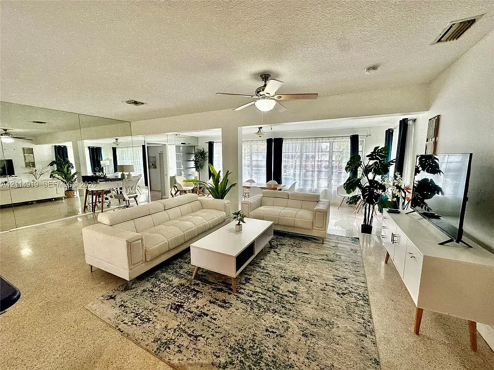 2901 NW 9th Ter