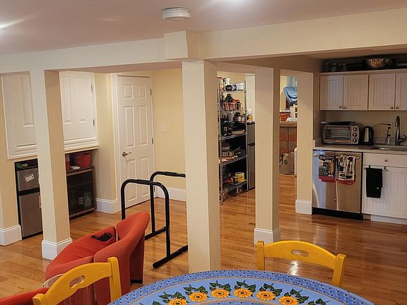 4th image of 219 Holland St #1G