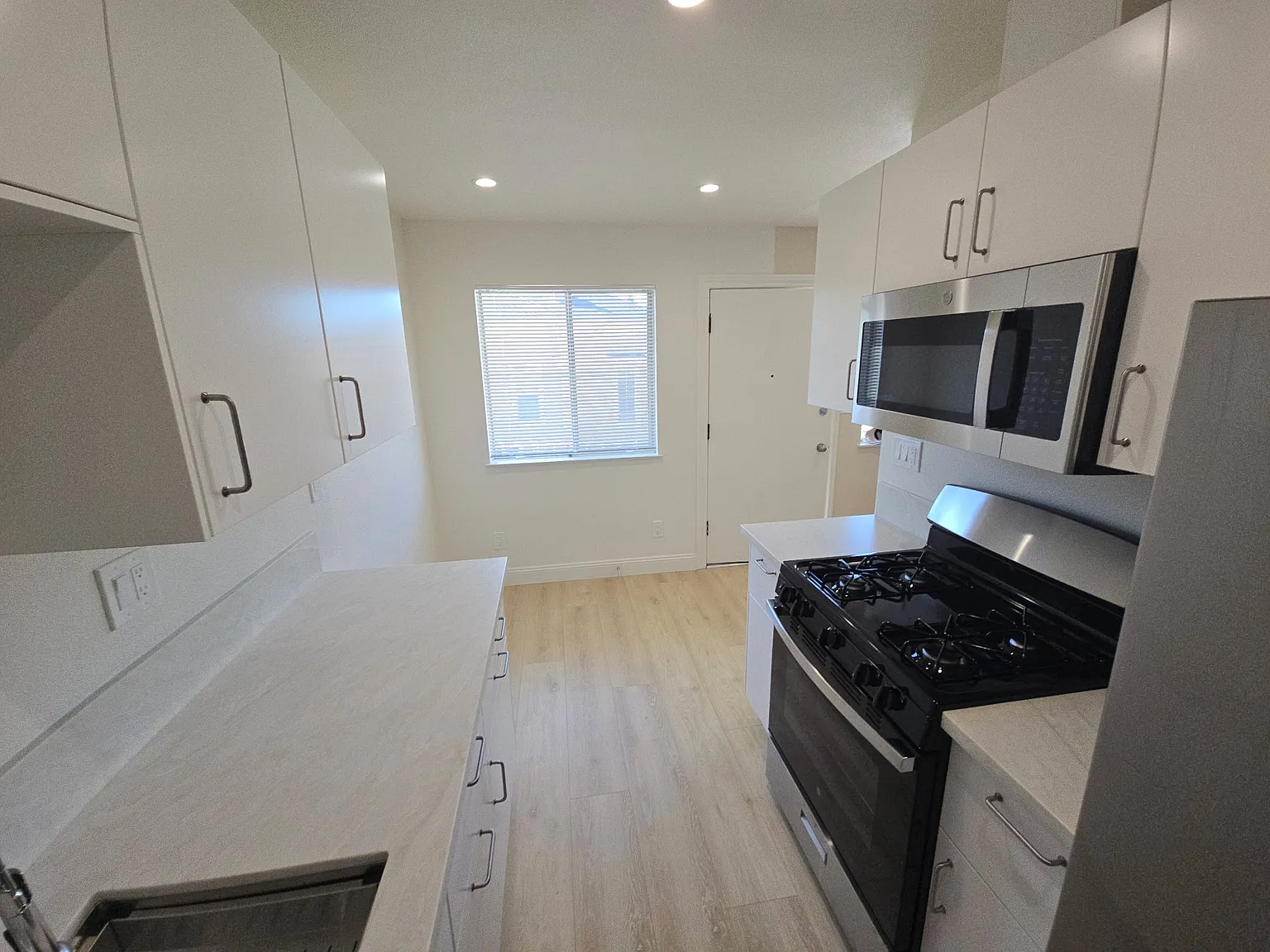 1 bed, 577 sqft, $2,495 — Photo 3