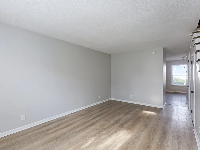 1032 Hickory Hill Ln — Photo 10