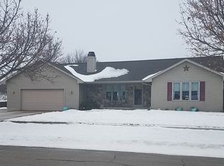 916 Lone Oak Rd, De Pere, WI 54115