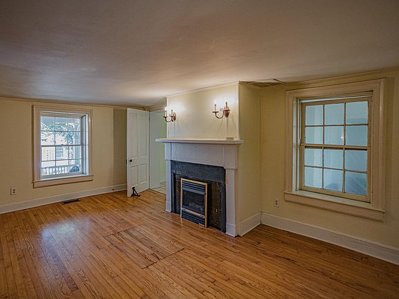 5th image of 117 N Randolph St