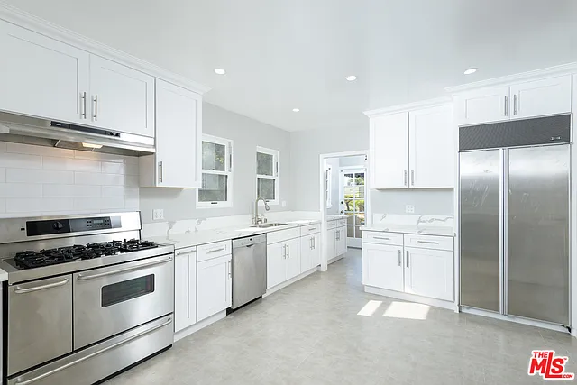 1179 S Hayworth Ave — Photo 9
