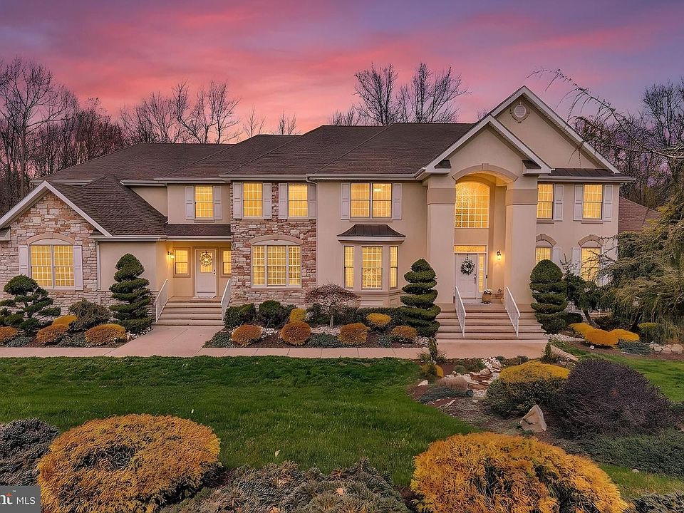 1st image of 13 Palmer Cir