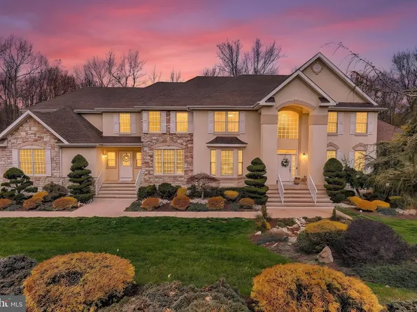 13 Palmer Cir, Millstone Township, NJ 08535