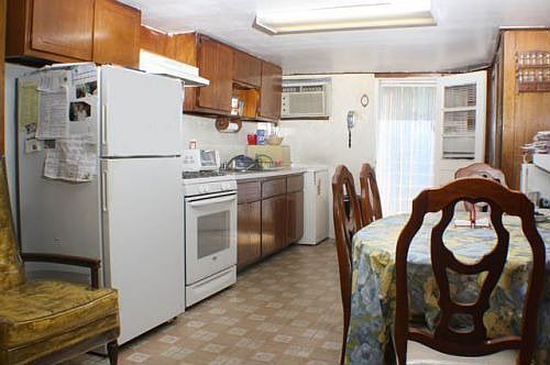 5th image of 8637 16th Ave