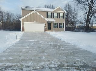 2377 Shadycroft Dr, Burton, MI 48519