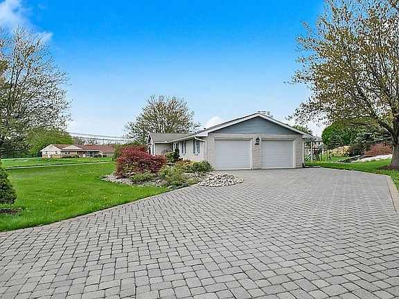 3rd image of 3963 Crestwood Dr