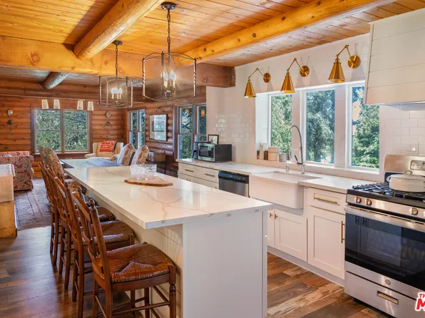 24015 Altdorf Dr, Crestline, CA 92325