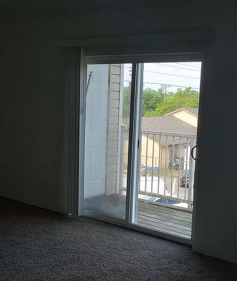 Vessey Park Apartments — Photo 31
