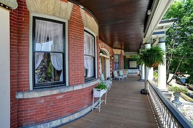 150 Stratford Ave #1 — Photo 6