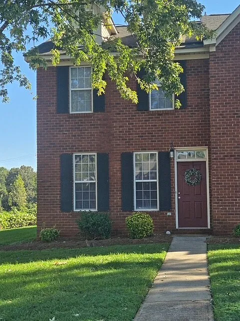 2 bed, 1.5 bath, 1100 sqft, $1,399 — Photo 1