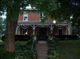 614 W 3rd St, Muscatine, IA 52761
