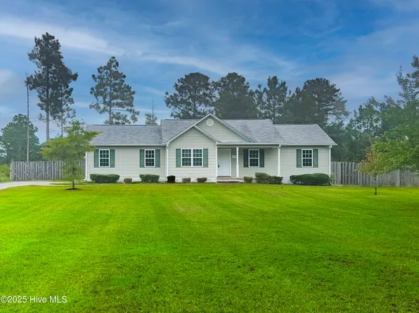 140 Van Riggs Road, Hubert, NC 28539