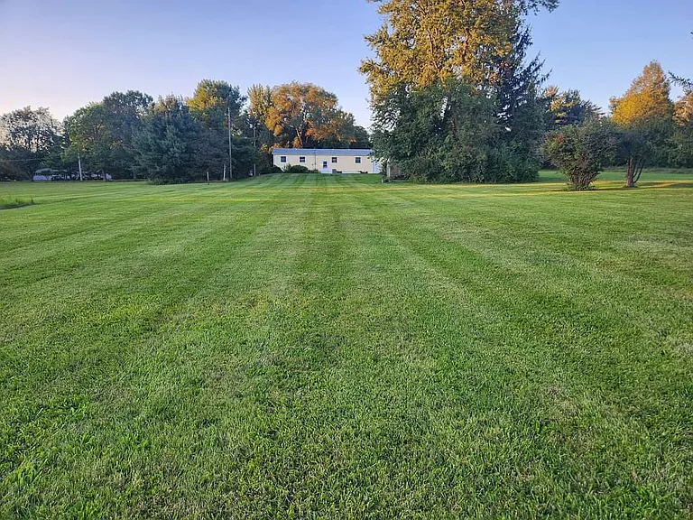 11450 Fancher Rd — Photo 2