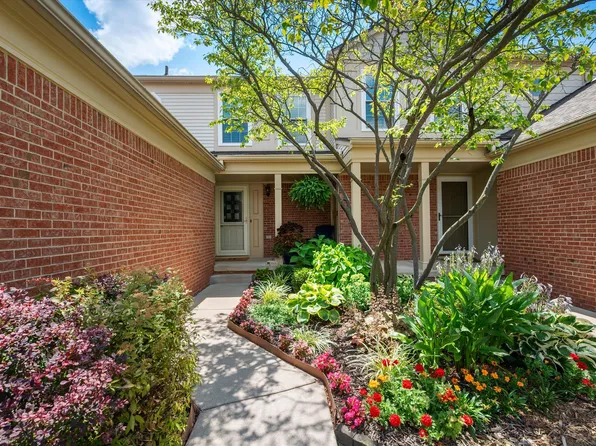 3076 Village Cir N, Ann Arbor, MI 48108