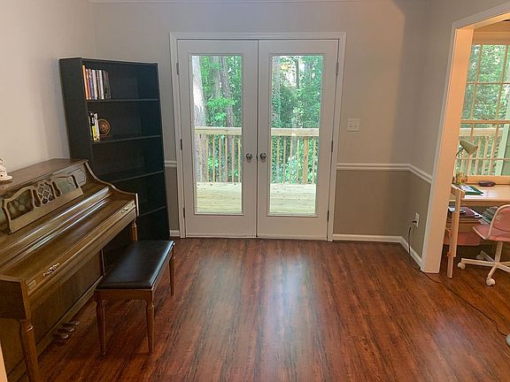 5th image of 487 Salem Woods Dr SE