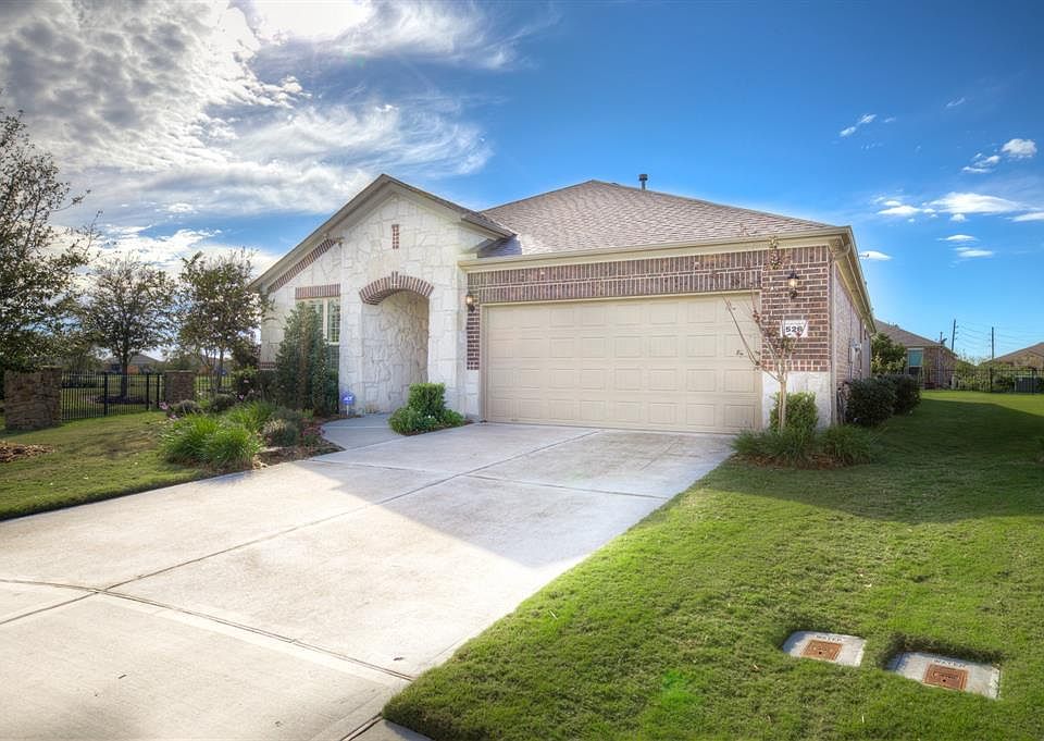1st image of 526 Larkspur Ln