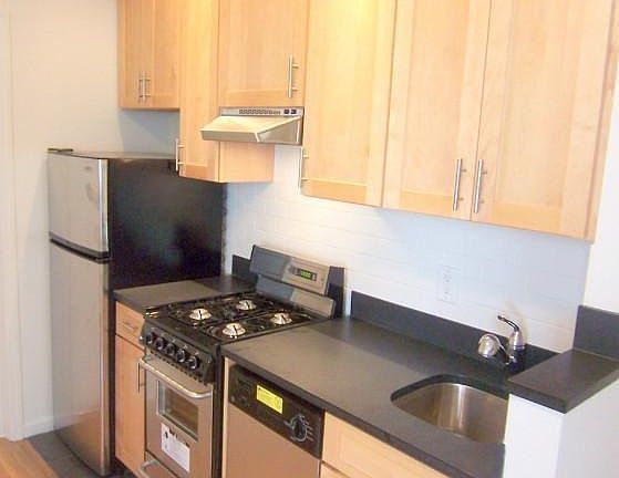 5th image of 150 E 91st St APT 33