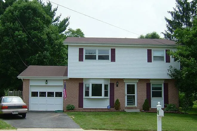 5 bed, 3.5 bath, 2810 sqft, $750 — Photo 2