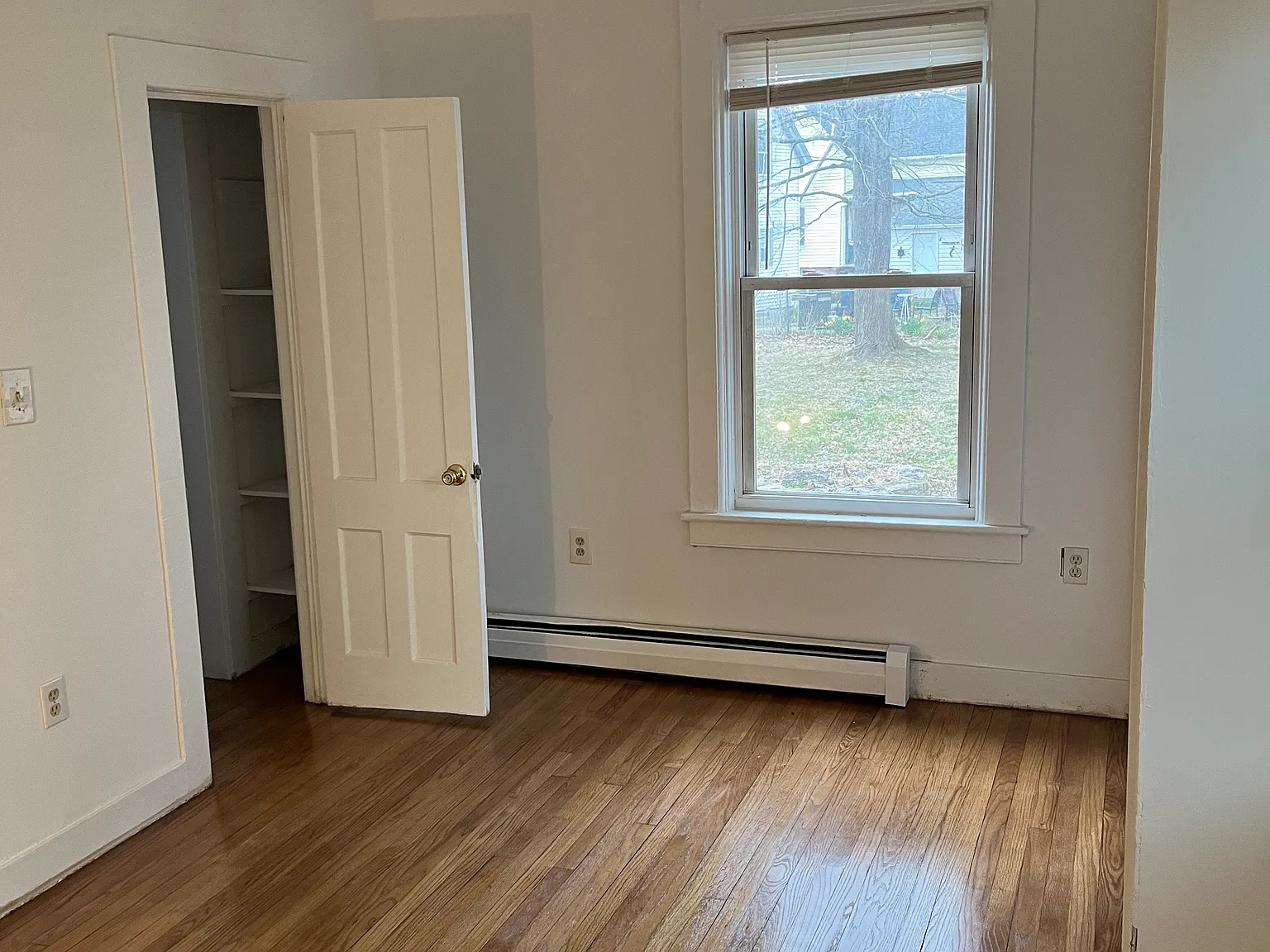 78 Davis Ave — Photo 2