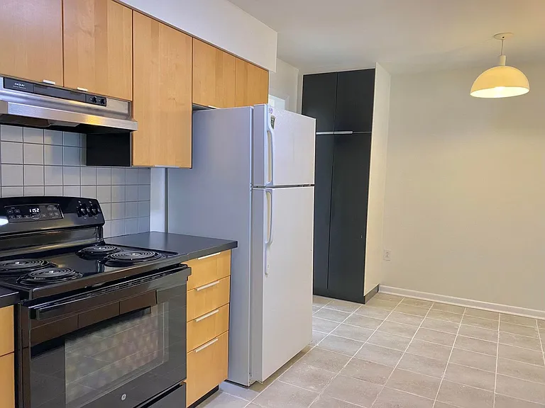 1211 Jaffa St — Photo 7