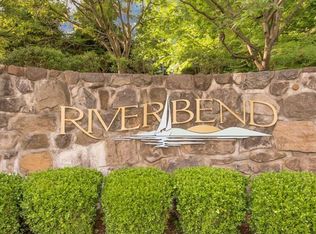 216 Highridge Ct, Peekskill, NY 10566