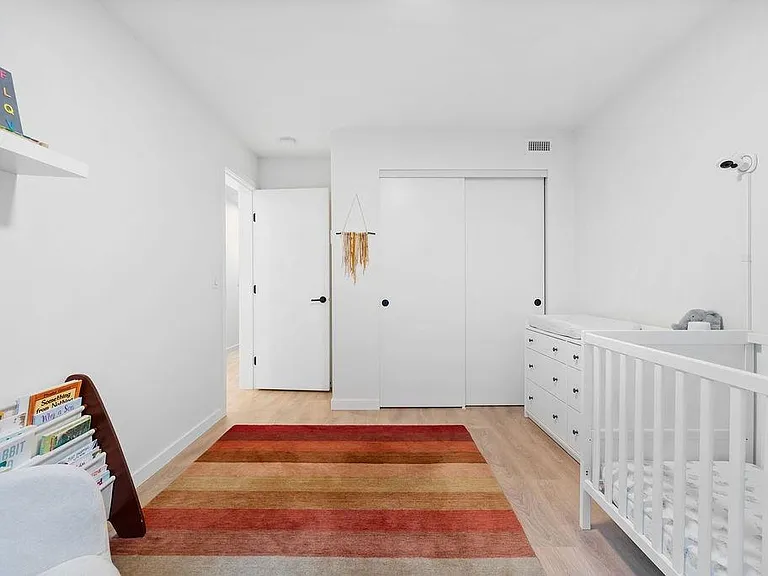 533 E 3rd St #17 — Photo 8