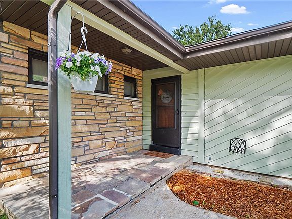 5th image of 62 Grand Circle Dr
