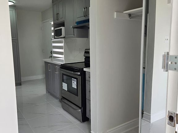 3rd image of 505 Silverstone Dr